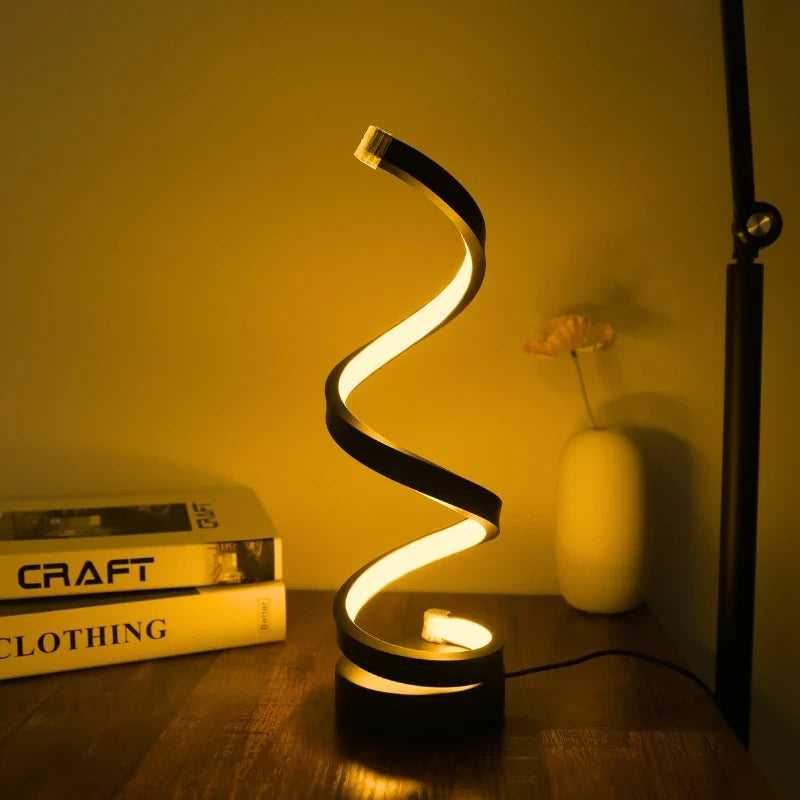 Spiral-LED-Lampe mit warmweißer Beleuchtung und Energieeinsparung