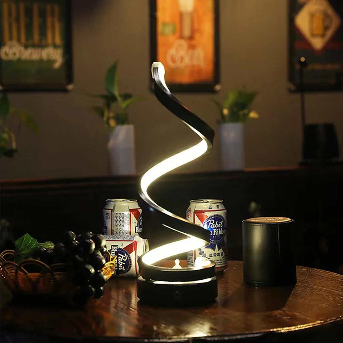 Spiral-LED-Lampe mit warmweißer Beleuchtung und Energieeinsparung