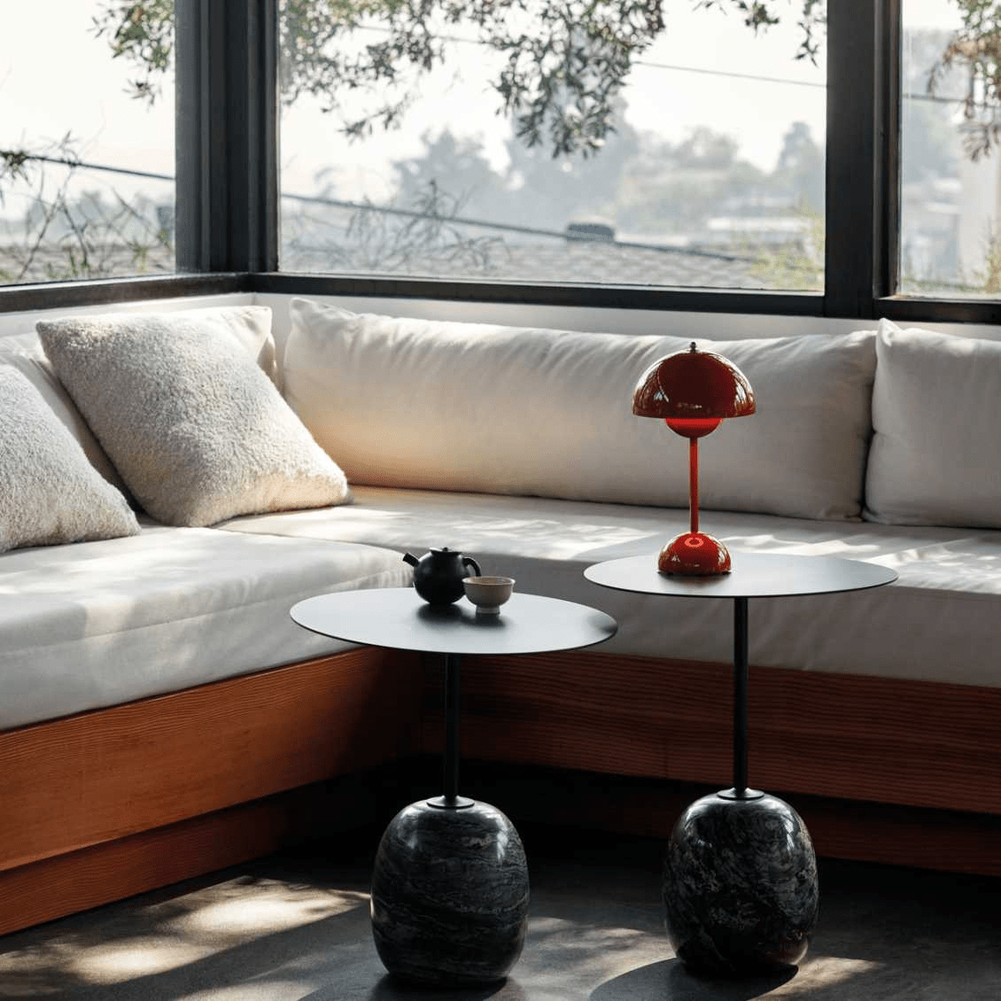 Stilvolle LED-Lampe mit modernem Design und warmem Licht