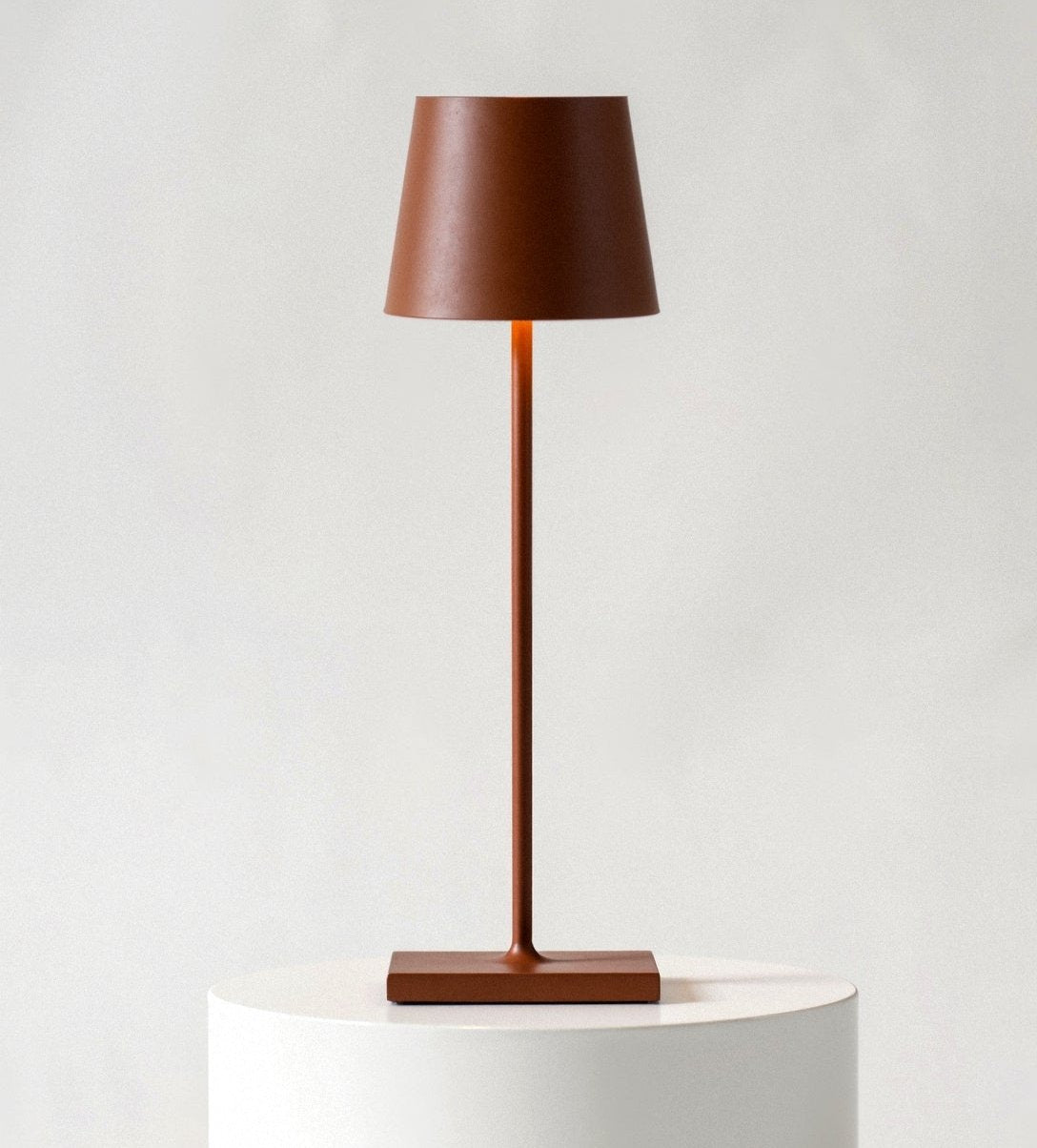 Minimalistische Hohe Tischlampe mit Warmem LED Licht