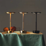 Minimalistische Tischlampe mit Warmem Licht und Elegantem Design