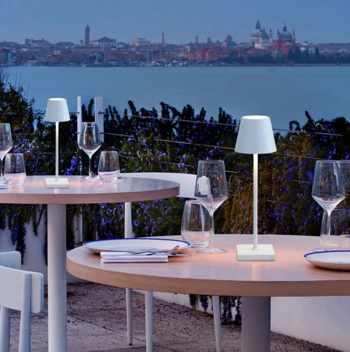 Kabellose Tischlampe mit modernem Design