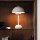 Stilvolle LED-Lampe mit modernem Design und warmem Licht